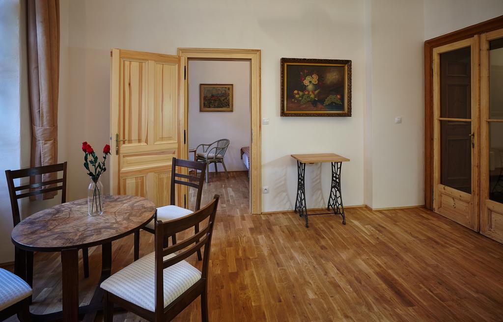 Queen Bee Apartments Prag Eksteriør billede
